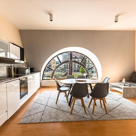 Lovely 4-Bedroom Flat In Historical Center With Stunning View Trencin Ngoại thất bức ảnh