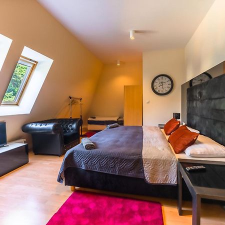 Lovely 4-Bedroom Flat In Historical Center With Stunning View Trencin Ngoại thất bức ảnh