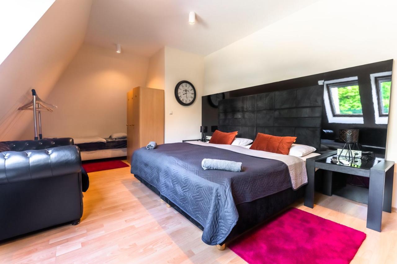 Lovely 4-Bedroom Flat In Historical Center With Stunning View Trencin Ngoại thất bức ảnh