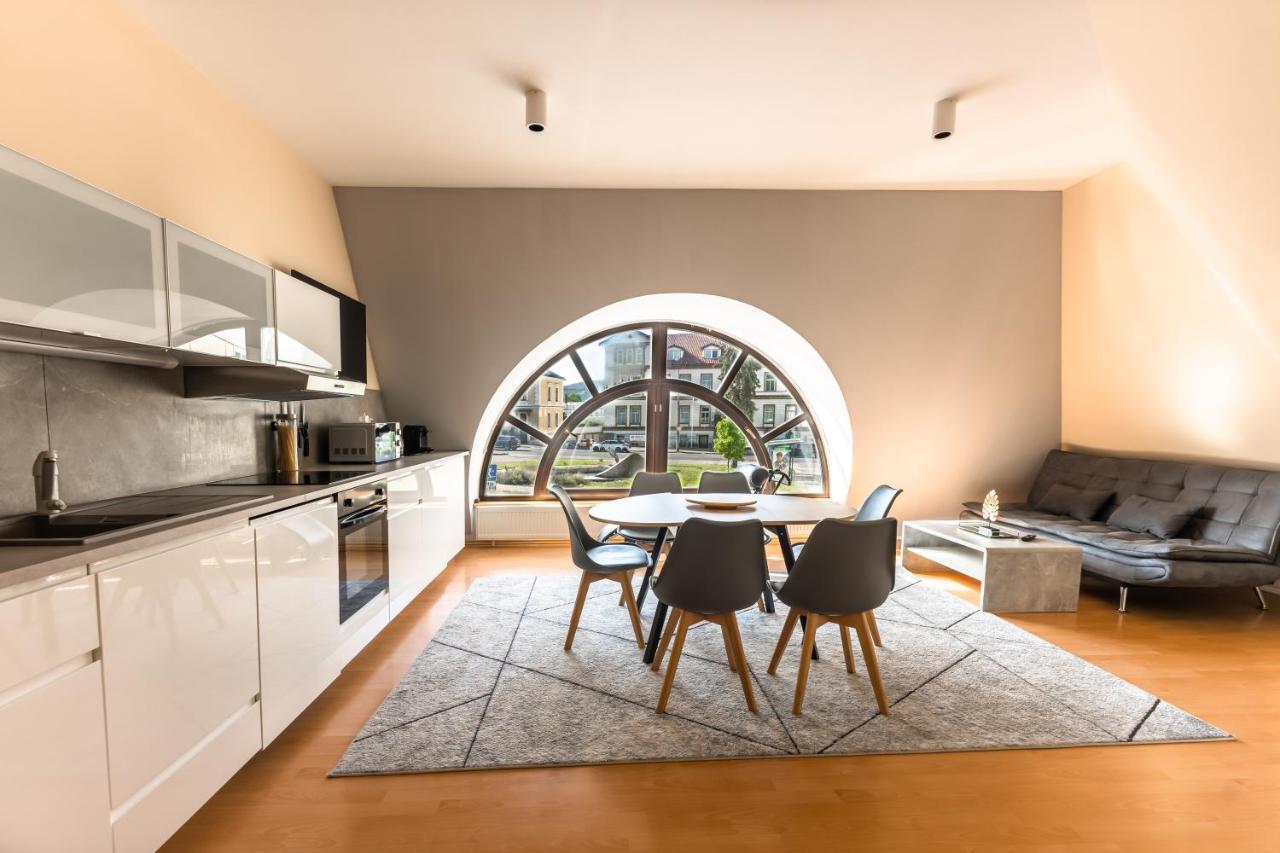 Lovely 4-Bedroom Flat In Historical Center With Stunning View Trencin Ngoại thất bức ảnh