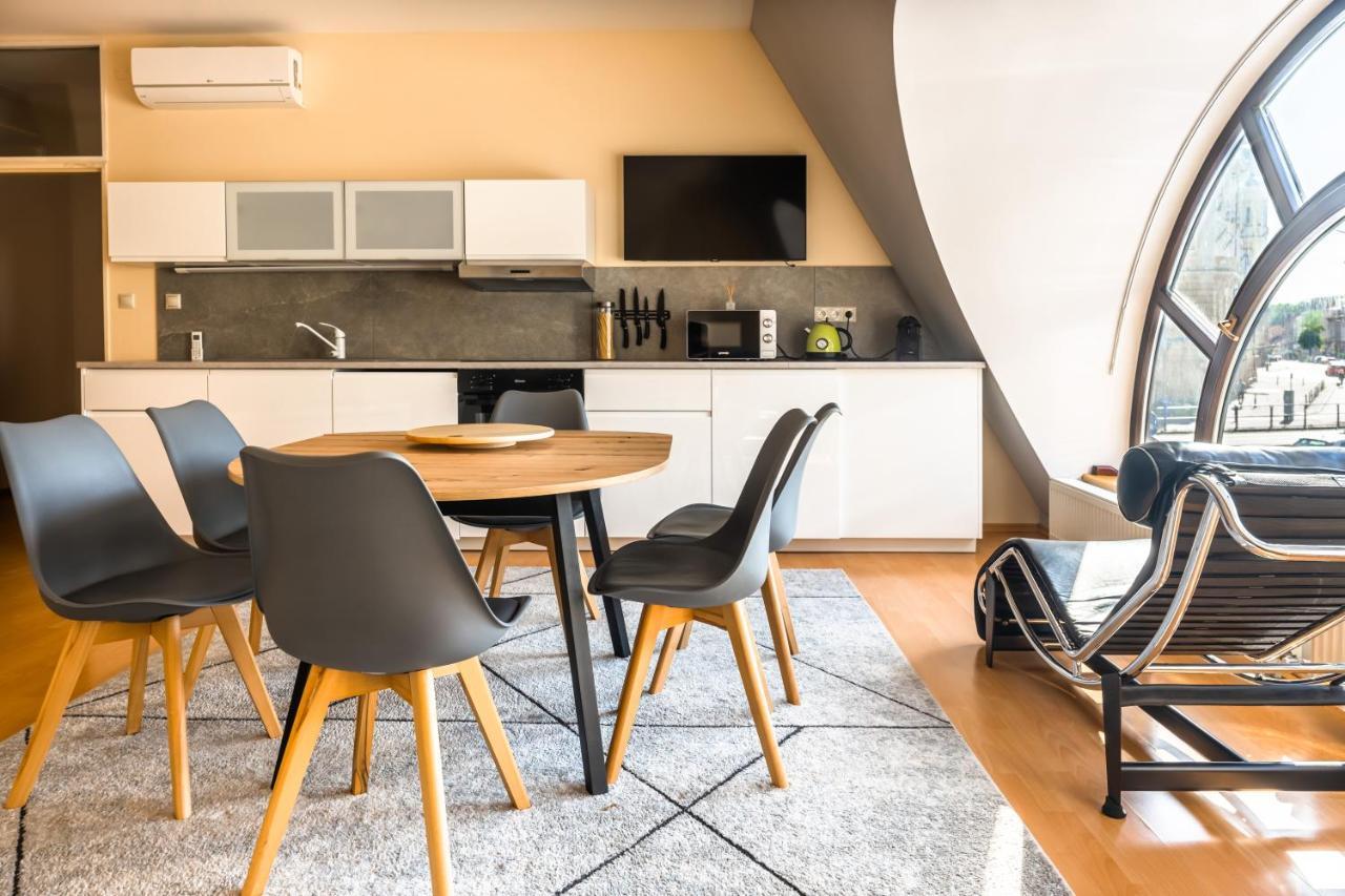 Lovely 4-Bedroom Flat In Historical Center With Stunning View Trencin Ngoại thất bức ảnh