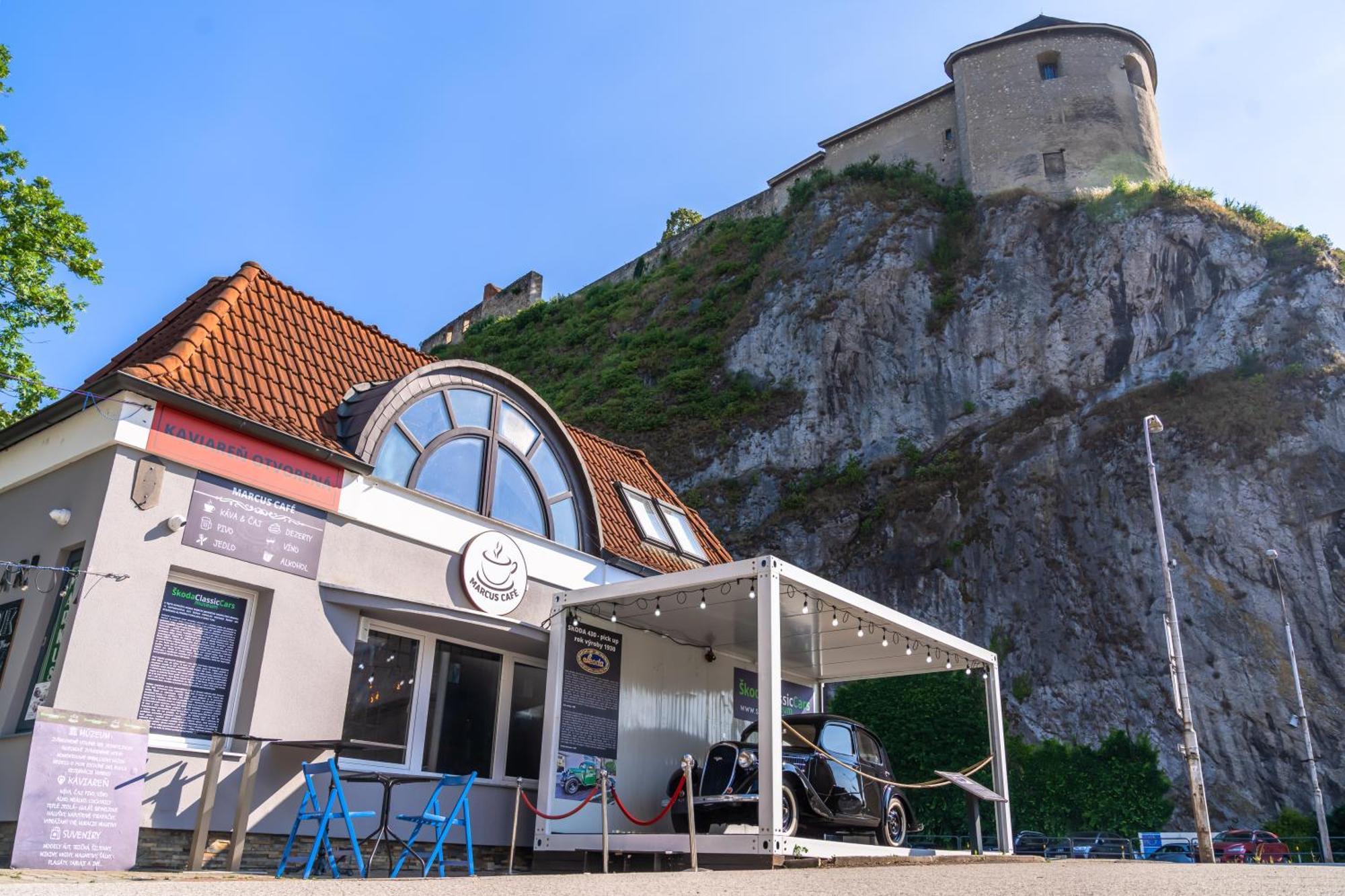 Lovely 4-Bedroom Flat In Historical Center With Stunning View Trencin Ngoại thất bức ảnh