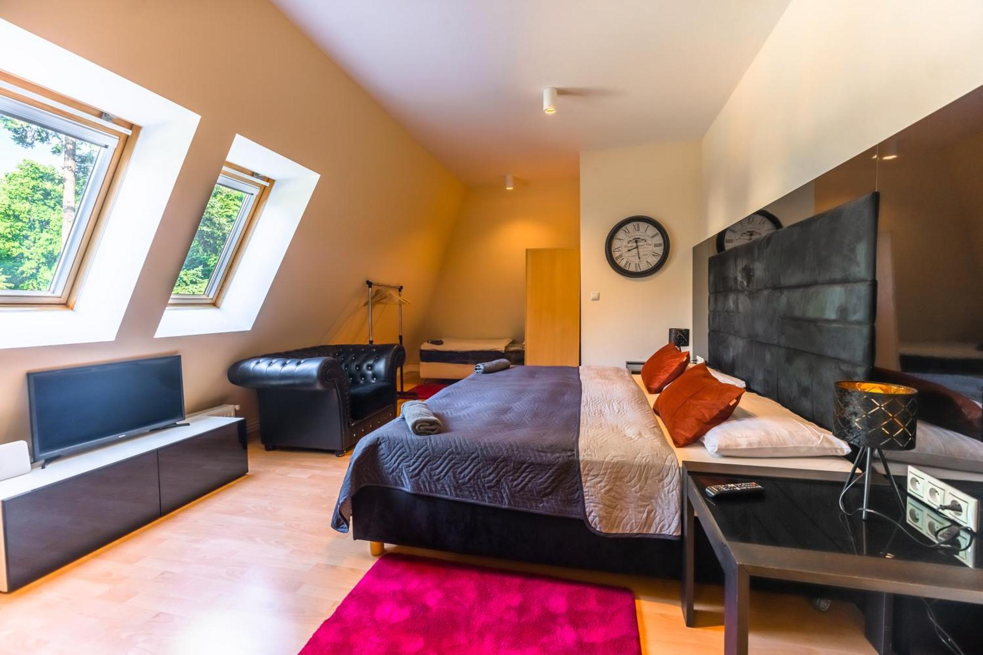 Lovely 4-Bedroom Flat In Historical Center With Stunning View Trencin Ngoại thất bức ảnh